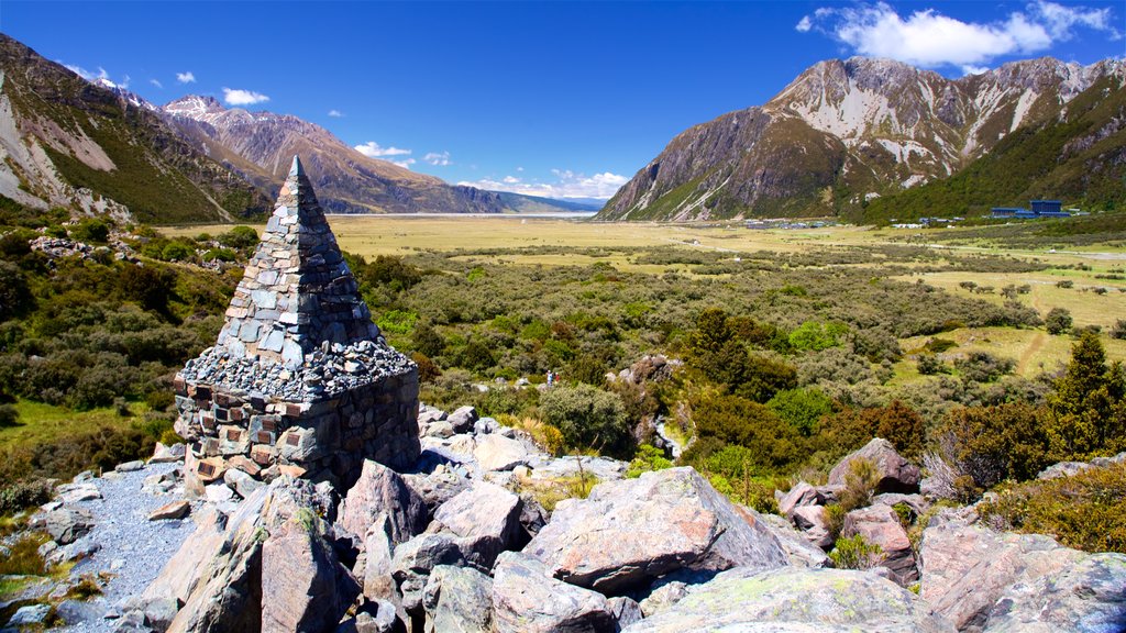 Mount Cook National Park showing heritage elements, mountains and tranquil scenes