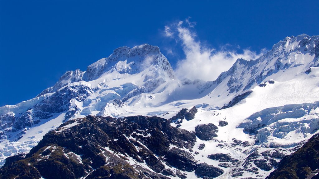 Mount Cook National Park which includes snow and mountains