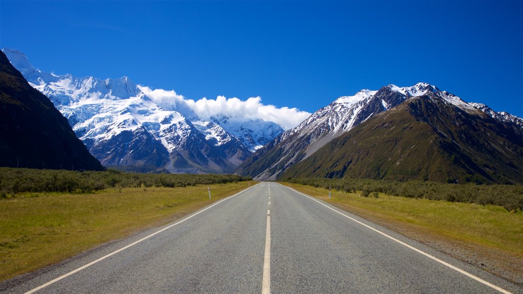 Mount Cook National Park which includes mountains, tranquil scenes and snow