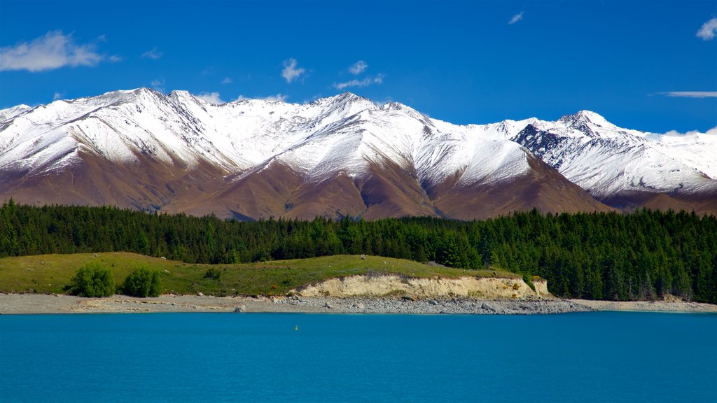 Danau Pukaki menunjukkan danau, gunung dan salju