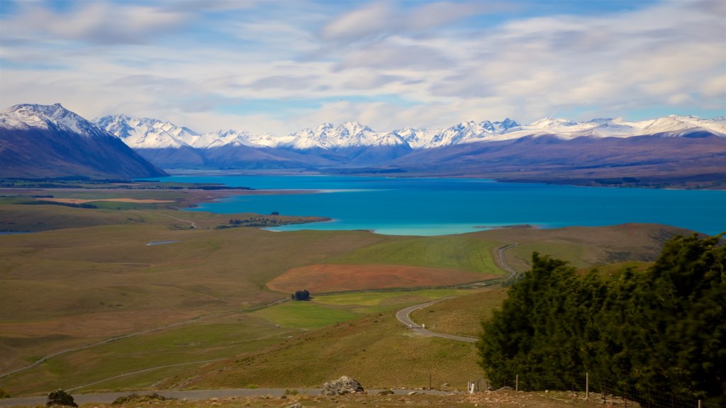 Mount John Observatory featuring a lake or waterhole, landscape views and mountains