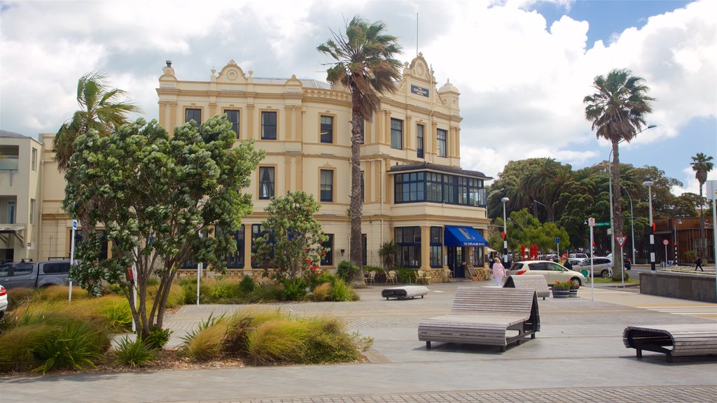 Devonport featuring a garden