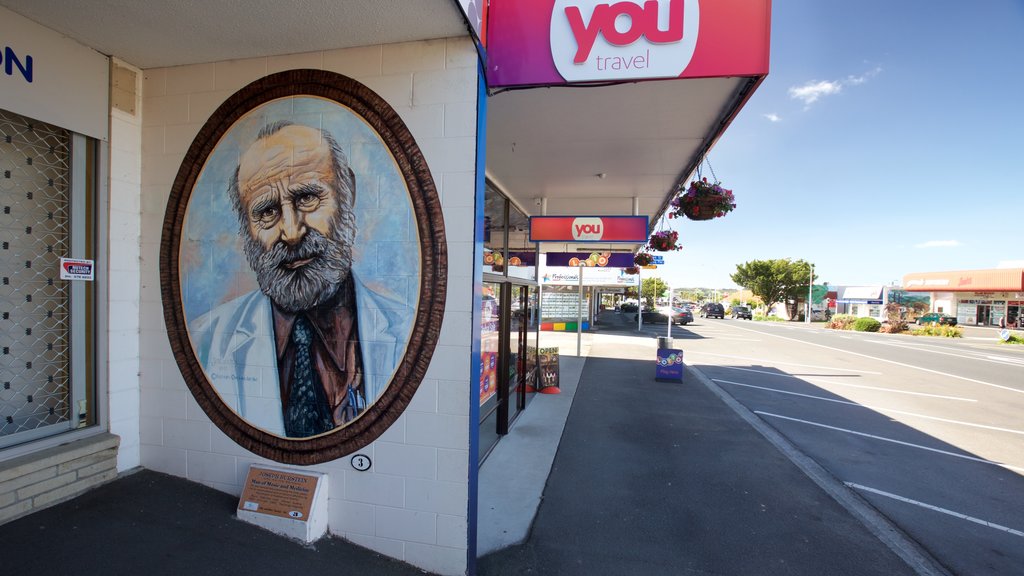 Katikati showing outdoor art