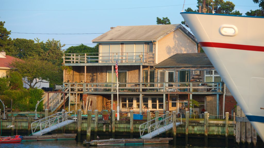 Hyannis Harbor featuring a bay or harbour