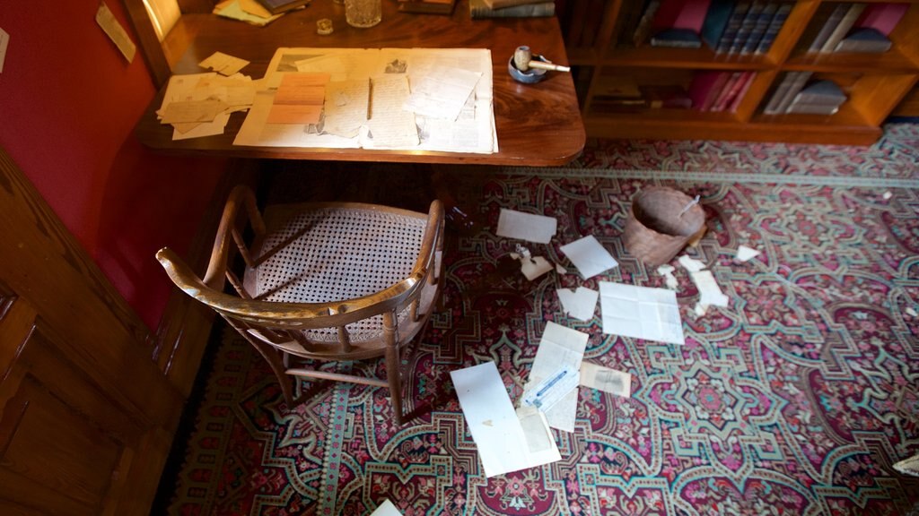 Mark Twain House which includes interior views and heritage elements