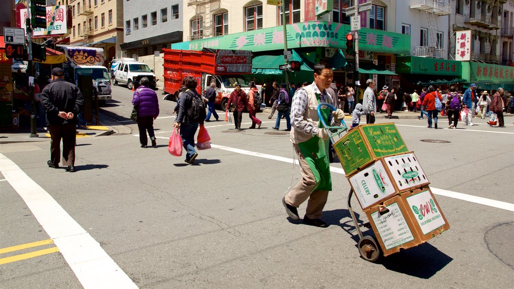 Chinatown sowie kleine Menschengruppe