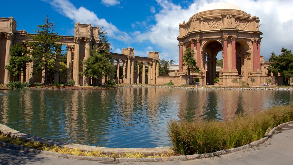 Palace of Fine Arts que inclui arquitetura de patrimônio e um lago