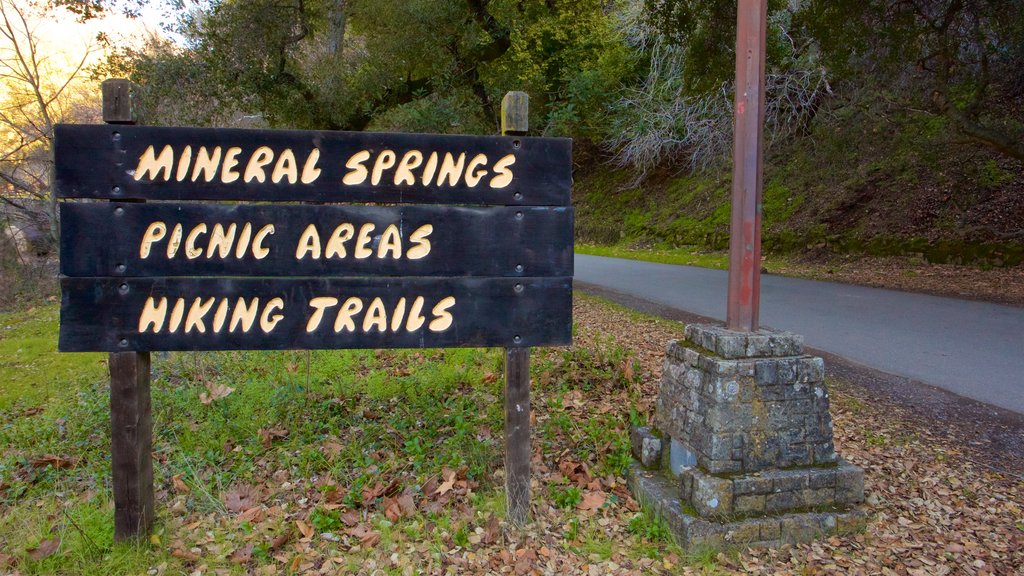 Alum Rock Park showing a park and signage