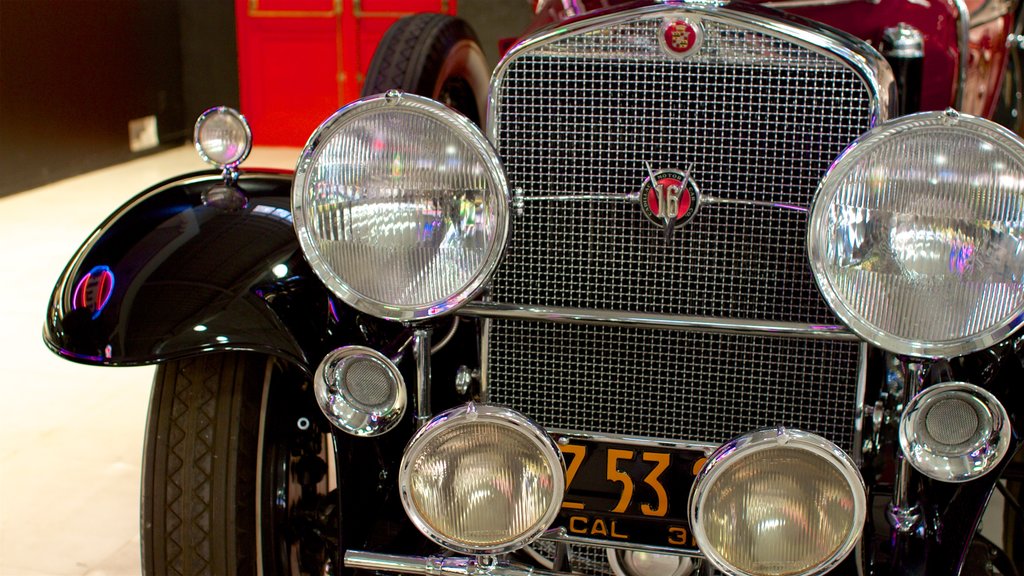 Museo del Automóvil de San Diego ofreciendo elementos patrimoniales