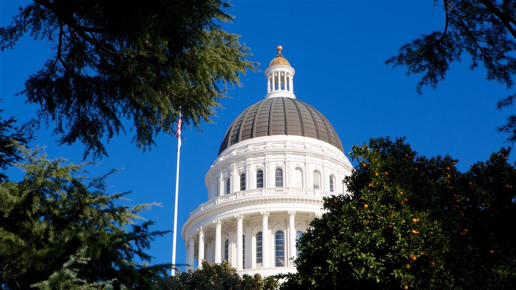 California State Capitol og byder på kulturarvsgenstande