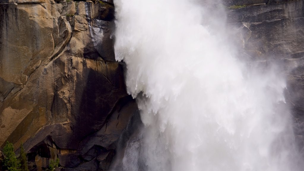 Nevada Falls which includes a cascade