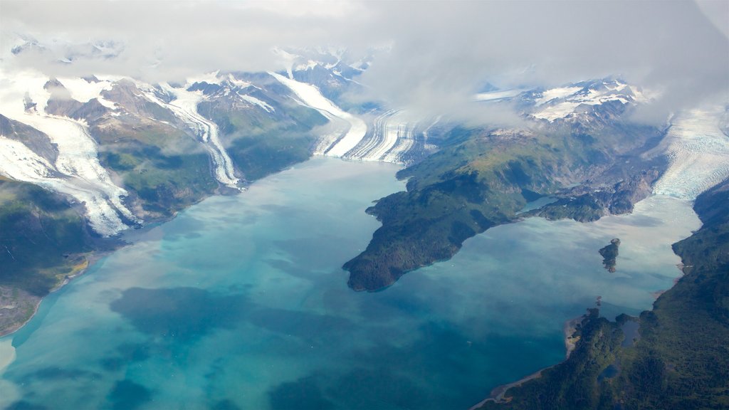 Parque estatal Chugach mostrando nieve y un lago o espejo de agua