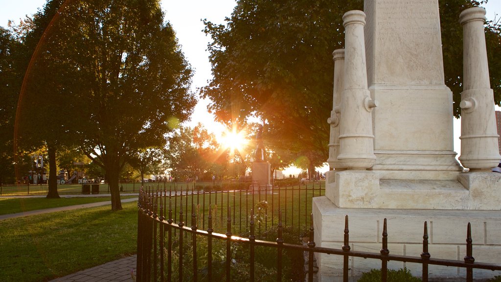 Federal Hill Park som viser en solnedgang og en have