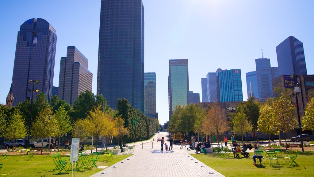 Dallas Museum of Art caracterizando uma cidade, arte e um edifício