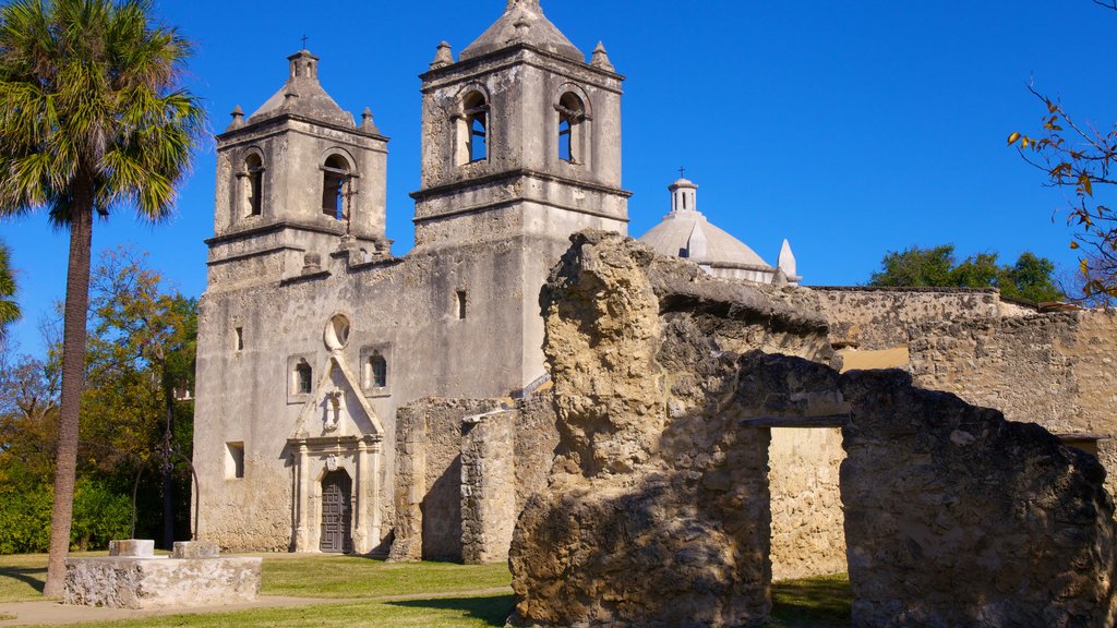 San Antonio Missions National Park showing building ruins, heritage architecture and a park