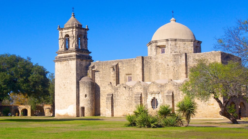 Taman Nasional San Antonio Missions menunjukkan kastil, taman dan keagamaan