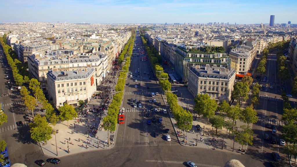 Champs Elysèes que incluye horizonte, escenas urbanas y una ciudad