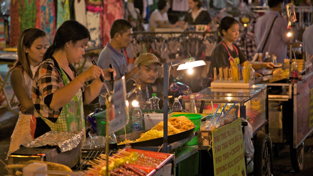 Khao San Road mostrando comer al aire libre, mercados y comida