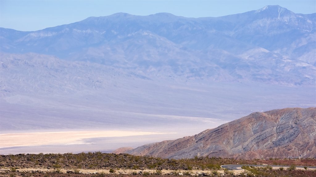 Vale da Morte mostrando montanhas, paisagens do deserto e paisagem