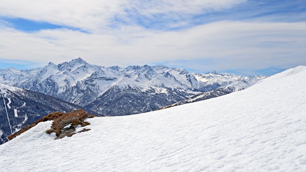 Sestriere mostrando montañas, nieve y vista panorámica