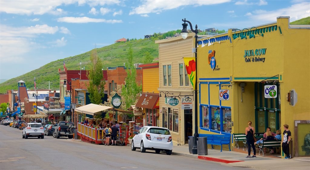 Park City que incluye escenas tranquilas y una pequeña ciudad o aldea