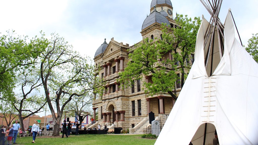 Denton featuring a park, heritage elements and heritage architecture