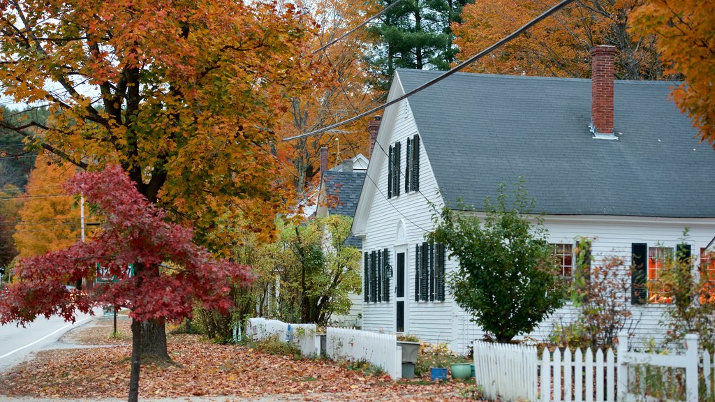 Hancock que incluye los colores del otoño y una casa