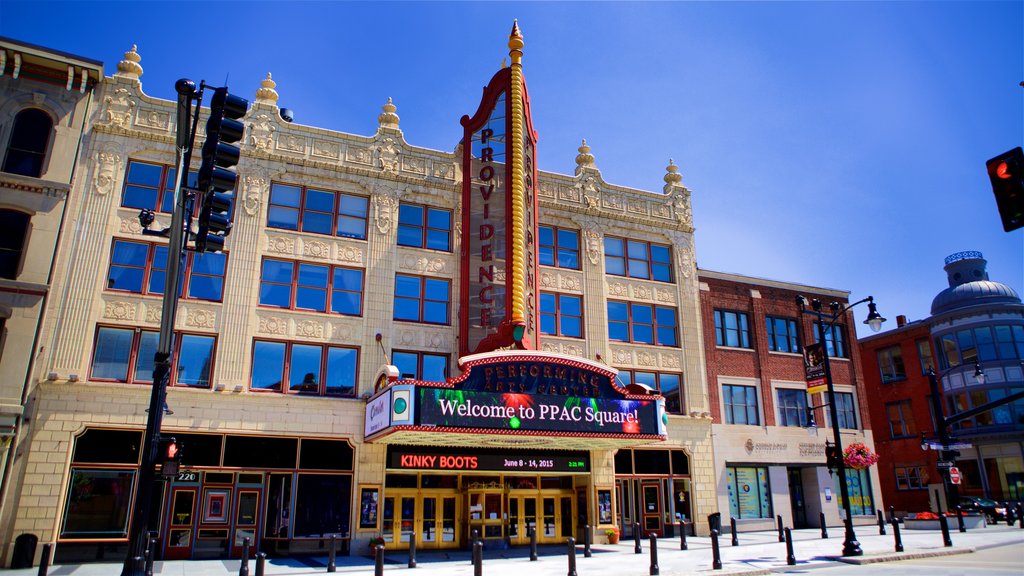 Providence Performing Arts Center que incluye elementos del patrimonio y señalización