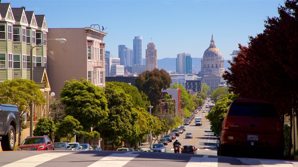 Alamo Square caracterizando uma cidade e um arranha-céu