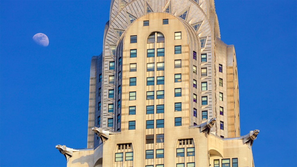 Chrysler Building showing a city and heritage elements