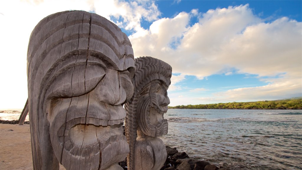 Pu\'uhonua o Honaunau National Historical Park mostrando paisagens litorâneas, cultura nativa e uma praia de areia