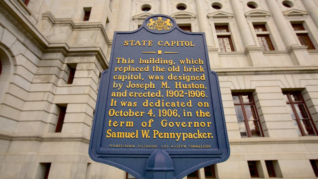 Pennsylvania State Capitol mostrando señalización y elementos patrimoniales