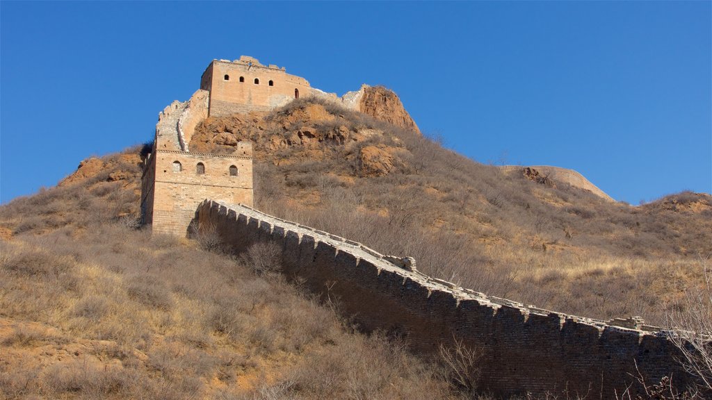 Jinshanling Great Wall mostrando montañas, vista panorámica y arquitectura patrimonial