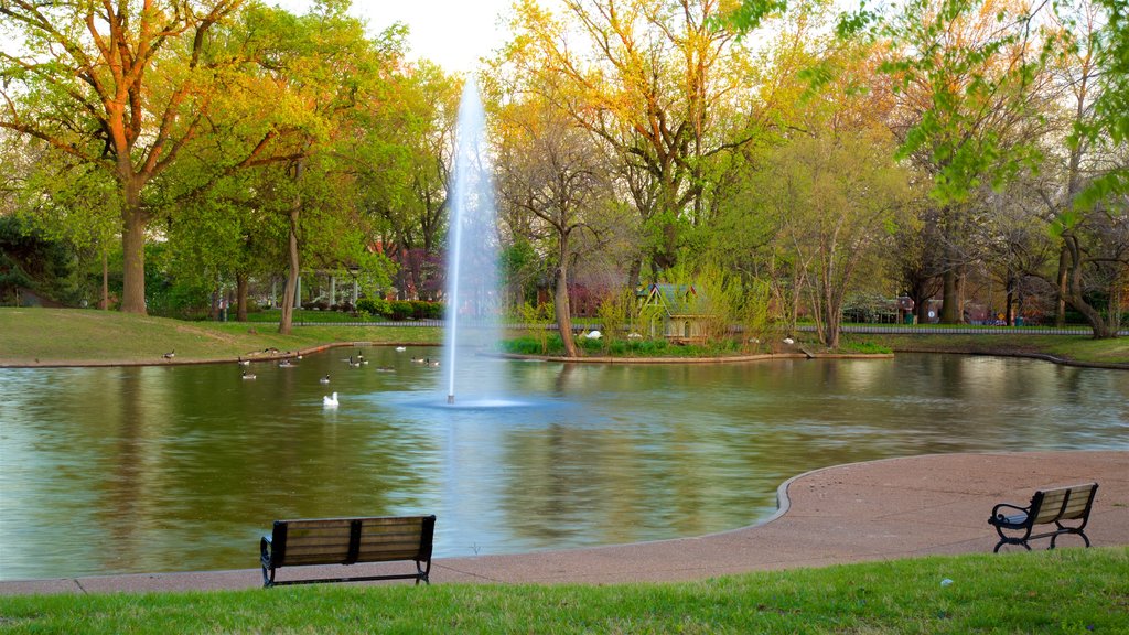 Lafayette Square mostrando uma fonte, um pôr do sol e um parque