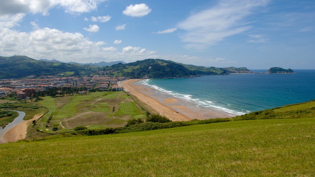 Zarautz som omfatter en sandstrand, fredfyldte omgivelser og en kystby