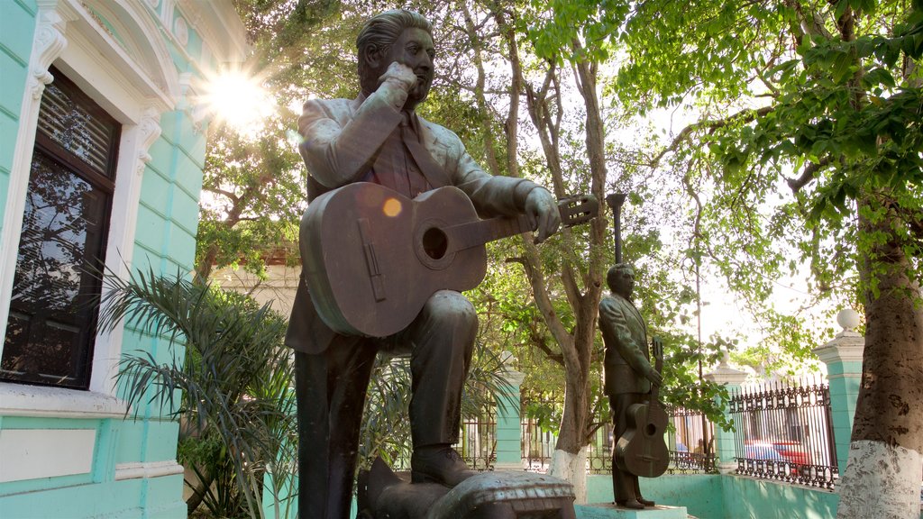 Museo de la Canción Yucateca montrant statue ou sculpture et parc