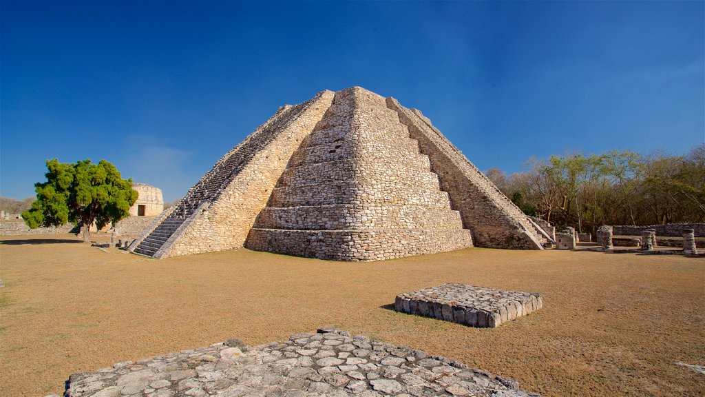 Ruínas Maias de Mayapán que inclui arquitetura de patrimônio