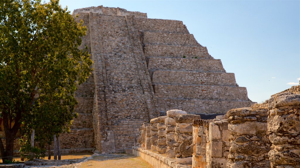 Ruínas Maias de Mayapán que inclui arquitetura de patrimônio