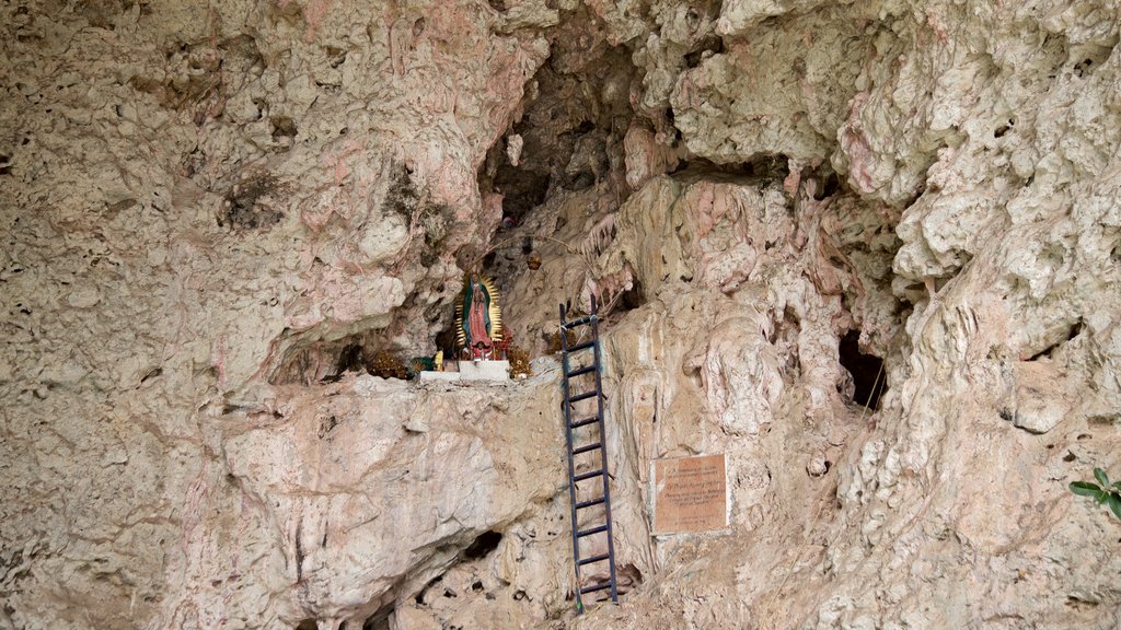 Canon del Sumidero National Park showing religious aspects and caves