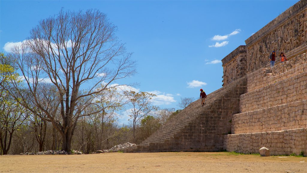 Governors Palace which includes heritage elements