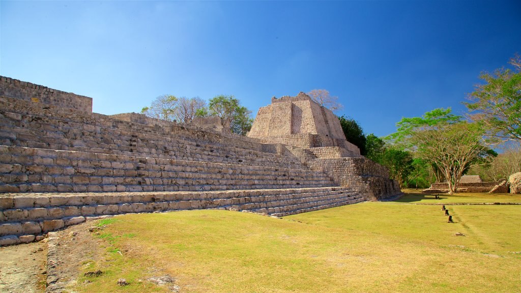 Ruínas de Edzna que inclui arquitetura de patrimônio