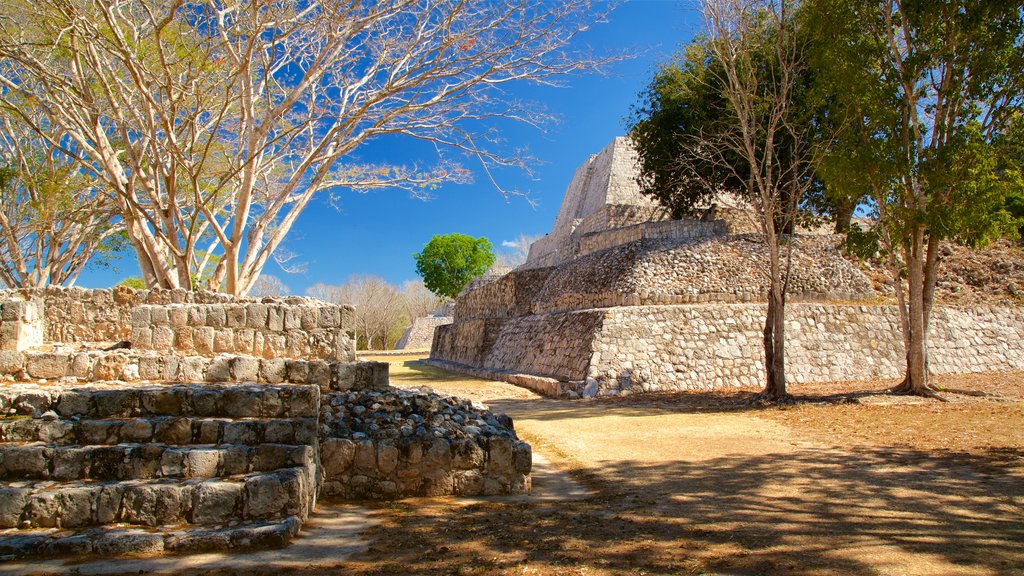 Edzna Ruins showing heritage architecture