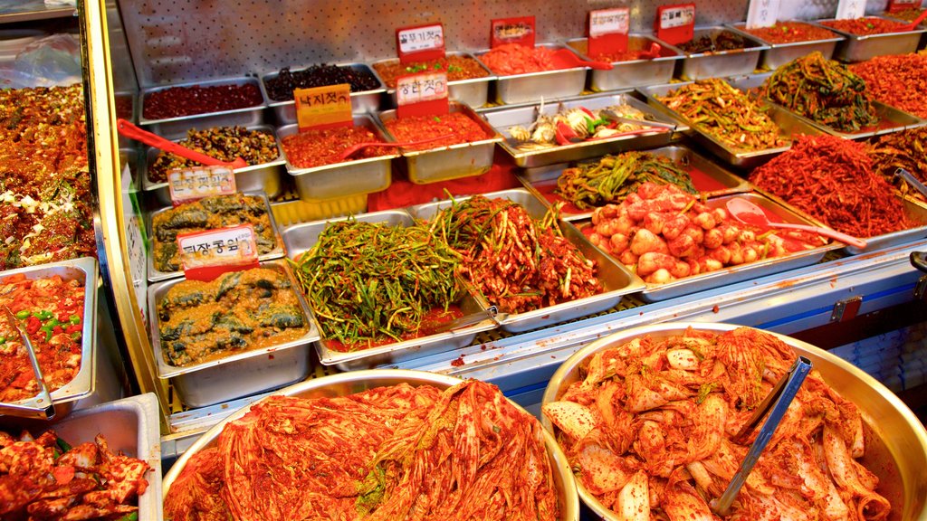 Mercado de Gukje que inclui comida e mercados