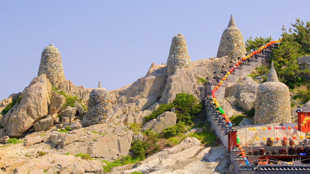 Haedong Yonggungsa-tempel inclusief historische architectuur