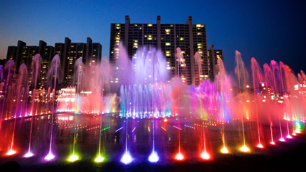 Dadaepo Sunset Fountain of Dream showing night scenes, a city and a fountain