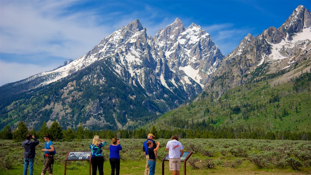 Grand Teton National Park caracterizando paisagem, sinalização e montanhas