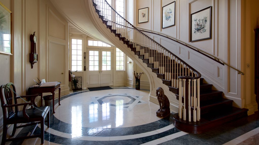 Pebble Hill Plantation showing interior views, a house and art