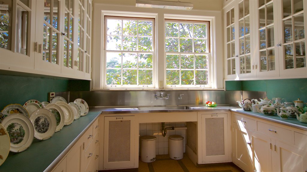 Pebble Hill Plantation showing interior views and a house