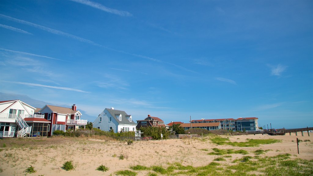 Bethany Beach mostrando vista general a la costa, una pequeña ciudad o aldea y una playa de arena