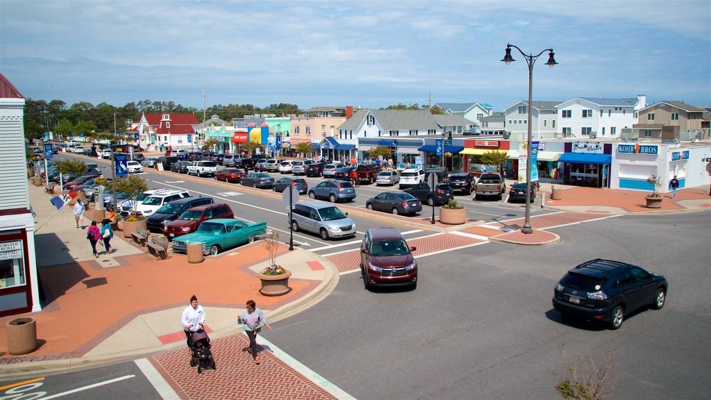 Bethany Beach toont een klein stadje of dorpje en ook een gezin